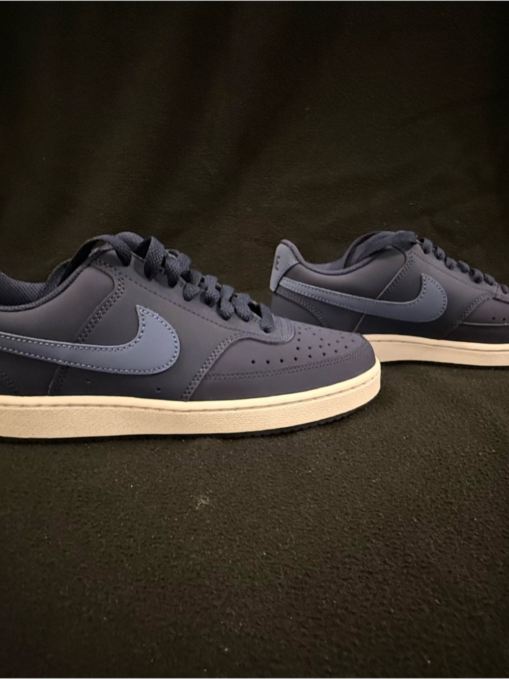 Nike Men's Dark Blue Low-Top Sneakers with Light Blue Swoosh
